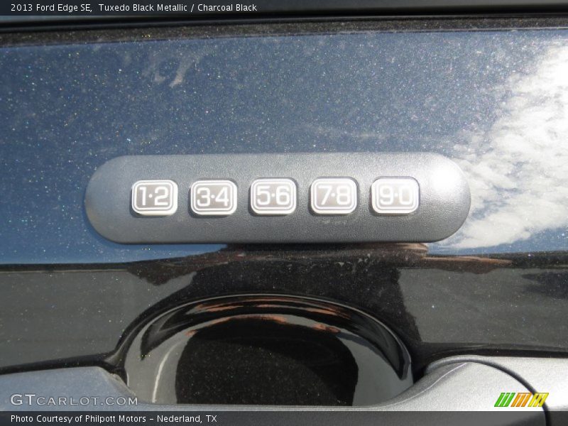 Tuxedo Black Metallic / Charcoal Black 2013 Ford Edge SE