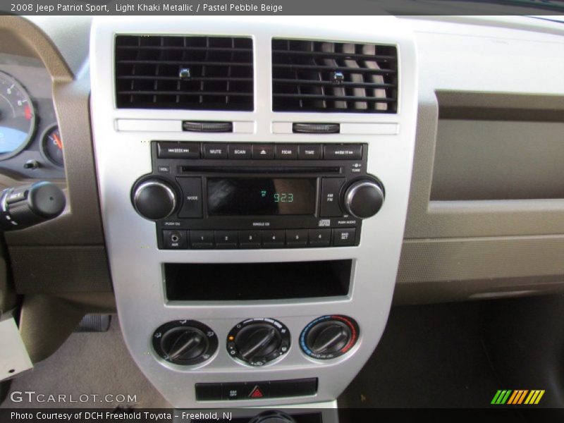 Light Khaki Metallic / Pastel Pebble Beige 2008 Jeep Patriot Sport
