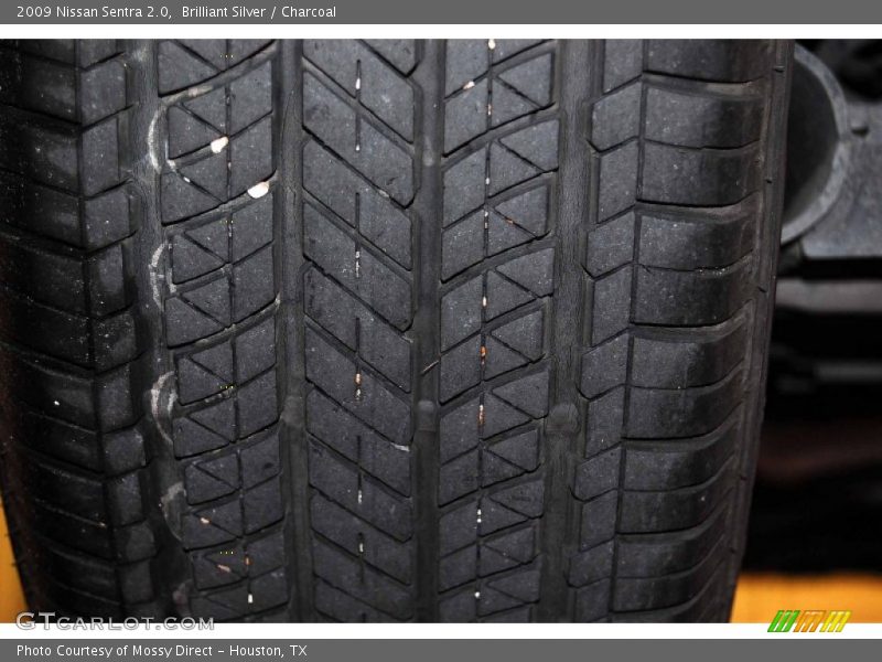 Brilliant Silver / Charcoal 2009 Nissan Sentra 2.0