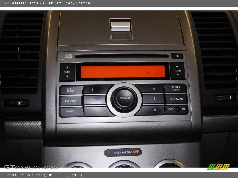Brilliant Silver / Charcoal 2009 Nissan Sentra 2.0