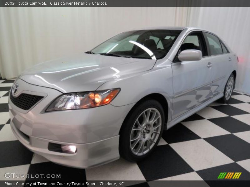 Classic Silver Metallic / Charcoal 2009 Toyota Camry SE