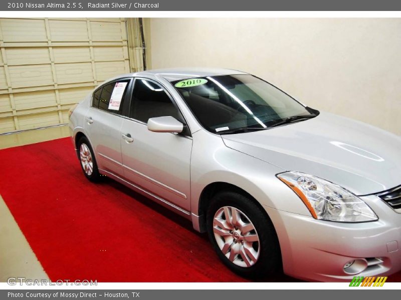 Radiant Silver / Charcoal 2010 Nissan Altima 2.5 S