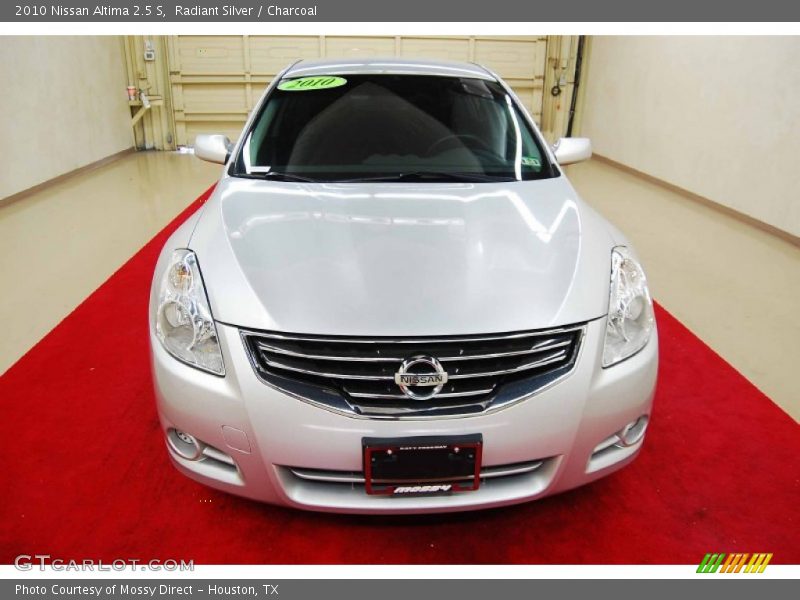Radiant Silver / Charcoal 2010 Nissan Altima 2.5 S