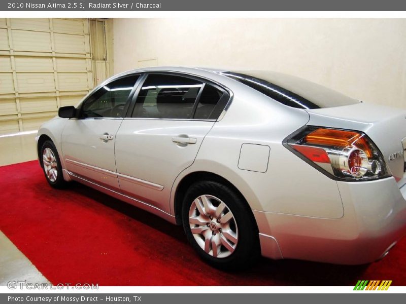 Radiant Silver / Charcoal 2010 Nissan Altima 2.5 S