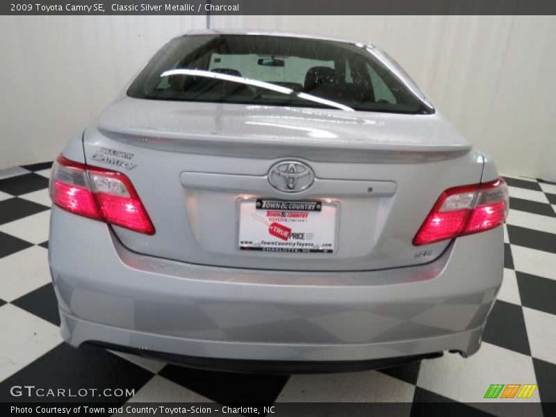 Classic Silver Metallic / Charcoal 2009 Toyota Camry SE