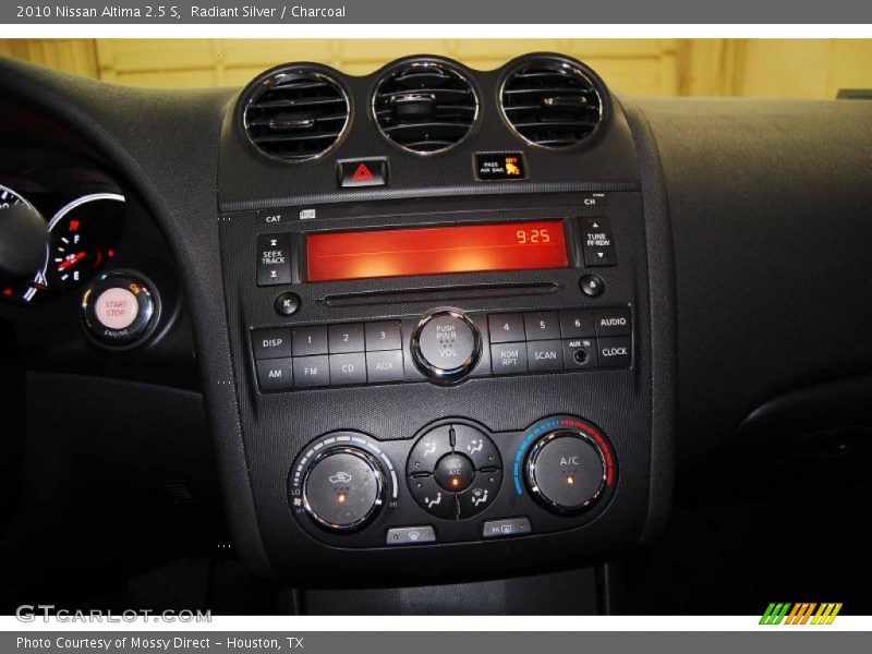 Radiant Silver / Charcoal 2010 Nissan Altima 2.5 S