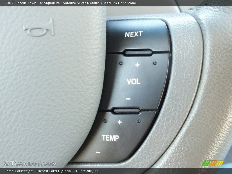 Satellite Silver Metallic / Medium Light Stone 2007 Lincoln Town Car Signature