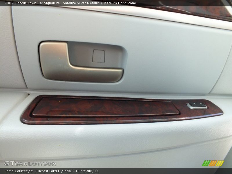 Satellite Silver Metallic / Medium Light Stone 2007 Lincoln Town Car Signature