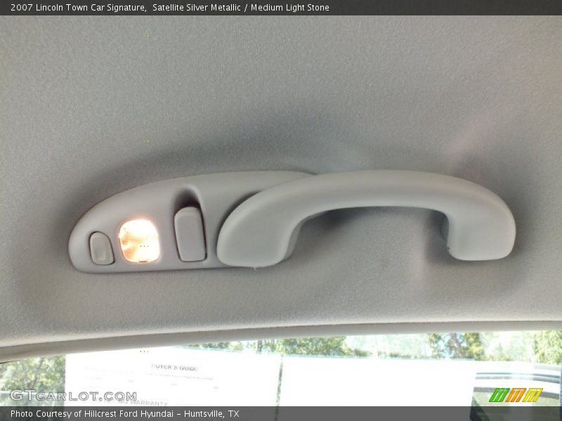 Satellite Silver Metallic / Medium Light Stone 2007 Lincoln Town Car Signature