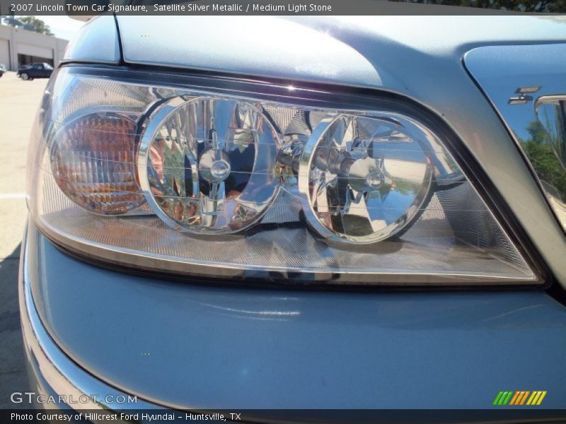 Satellite Silver Metallic / Medium Light Stone 2007 Lincoln Town Car Signature