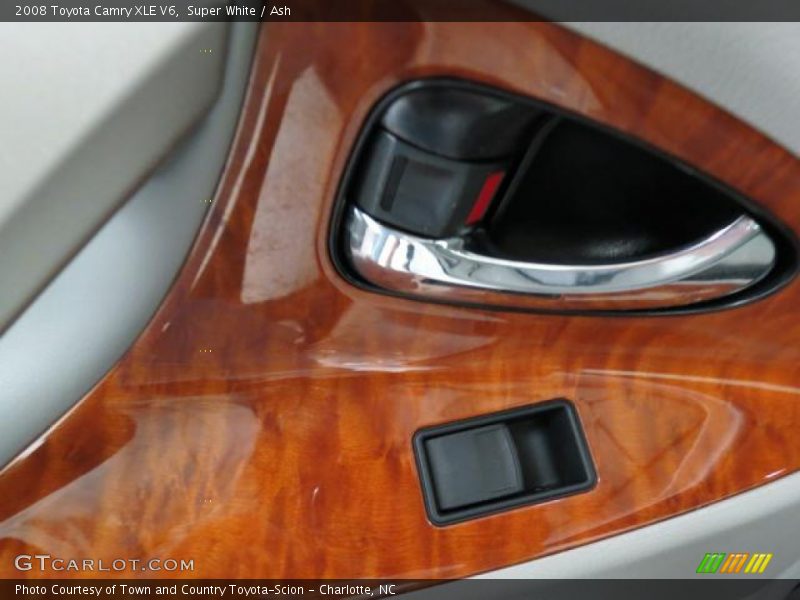 Super White / Ash 2008 Toyota Camry XLE V6