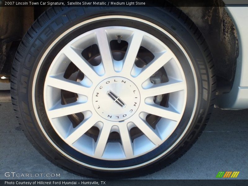 Satellite Silver Metallic / Medium Light Stone 2007 Lincoln Town Car Signature