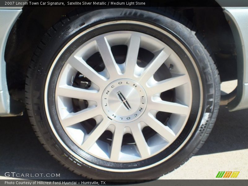 Satellite Silver Metallic / Medium Light Stone 2007 Lincoln Town Car Signature