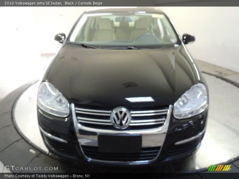 Black / Cornsilk Beige 2010 Volkswagen Jetta SE Sedan