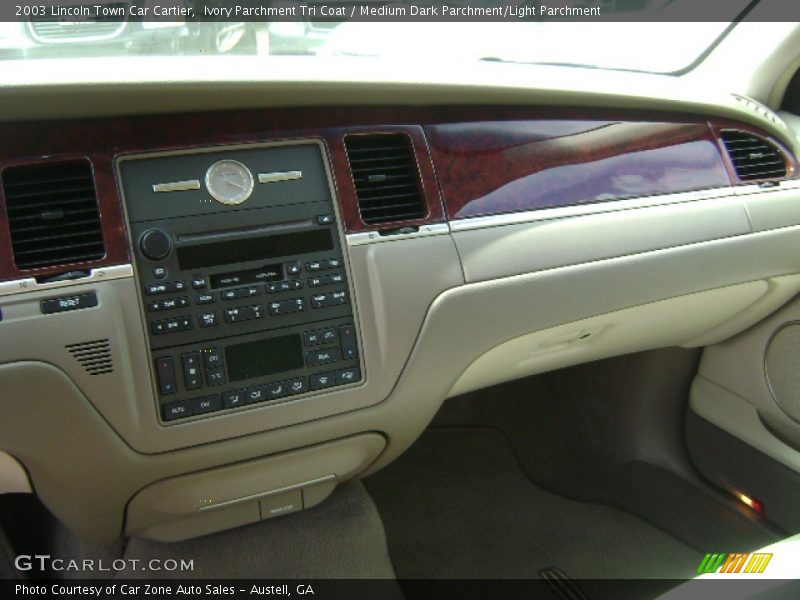 Ivory Parchment Tri Coat / Medium Dark Parchment/Light Parchment 2003 Lincoln Town Car Cartier