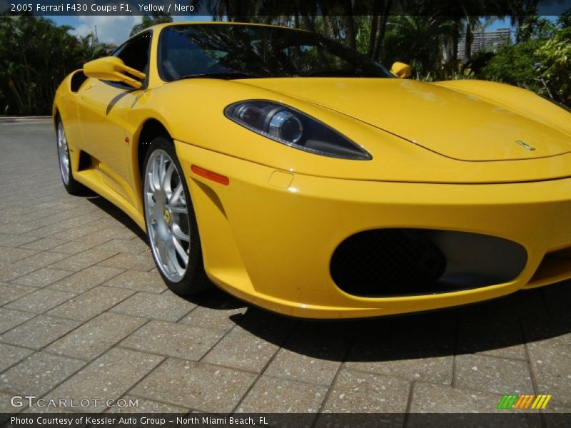 Yellow / Nero 2005 Ferrari F430 Coupe F1