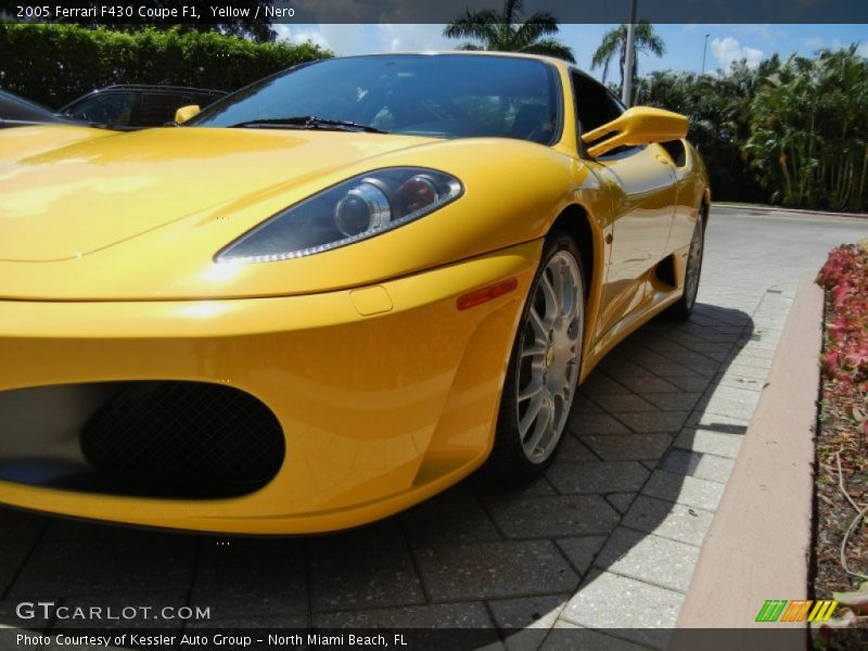 Yellow / Nero 2005 Ferrari F430 Coupe F1