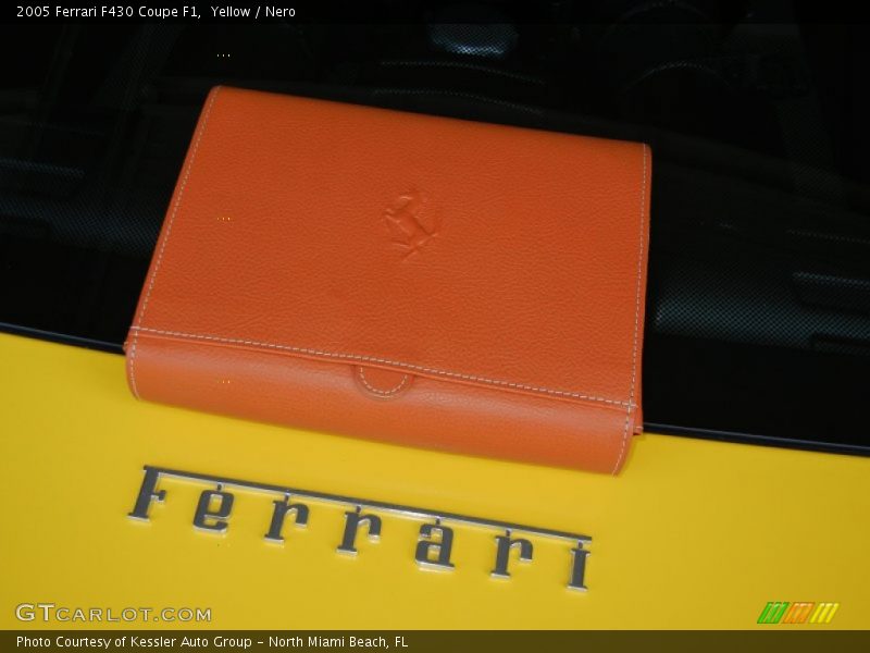 Books/Manuals of 2005 F430 Coupe F1