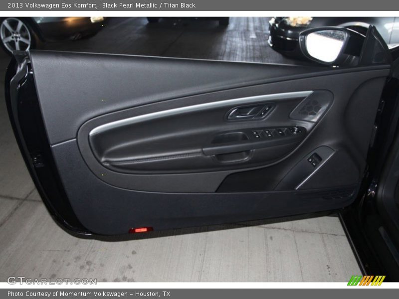 Black Pearl Metallic / Titan Black 2013 Volkswagen Eos Komfort