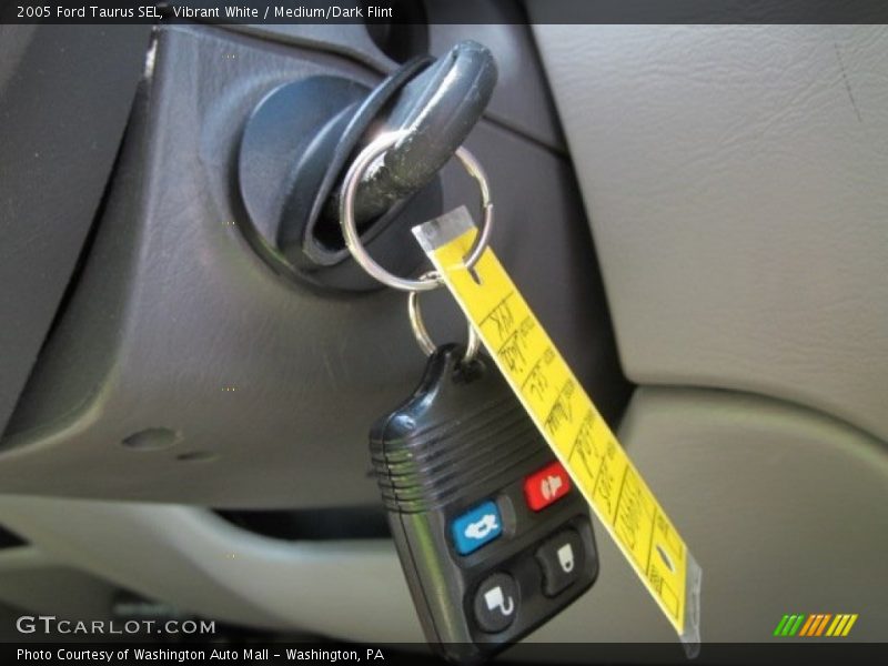 Vibrant White / Medium/Dark Flint 2005 Ford Taurus SEL