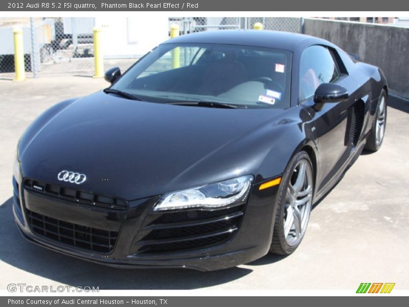 Front 3/4 View of 2012 R8 5.2 FSI quattro