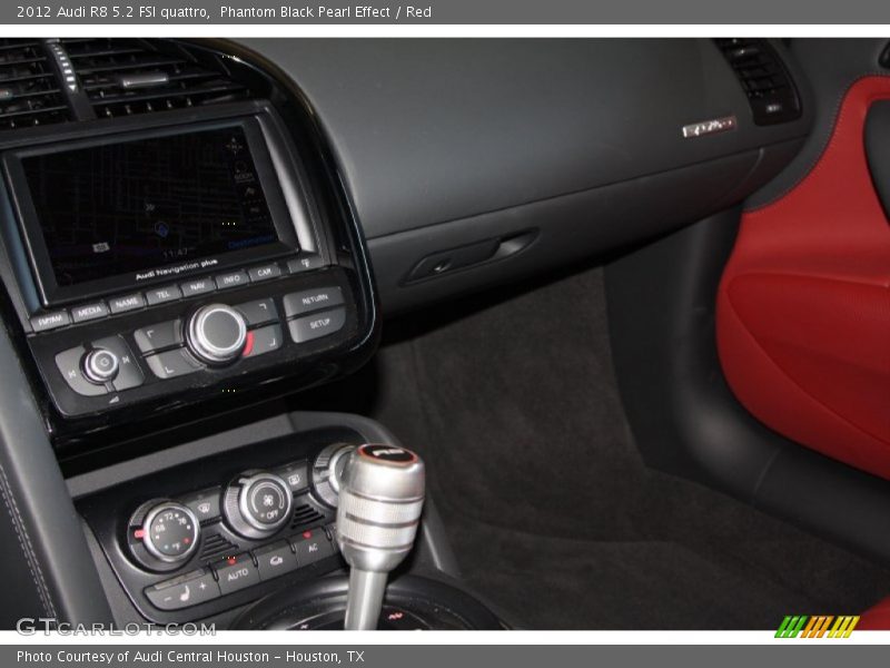 Phantom Black Pearl Effect / Red 2012 Audi R8 5.2 FSI quattro