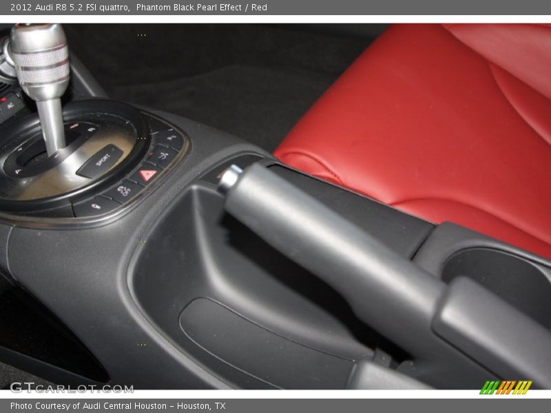 Phantom Black Pearl Effect / Red 2012 Audi R8 5.2 FSI quattro