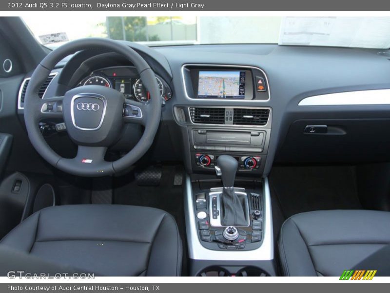 Dashboard of 2012 Q5 3.2 FSI quattro