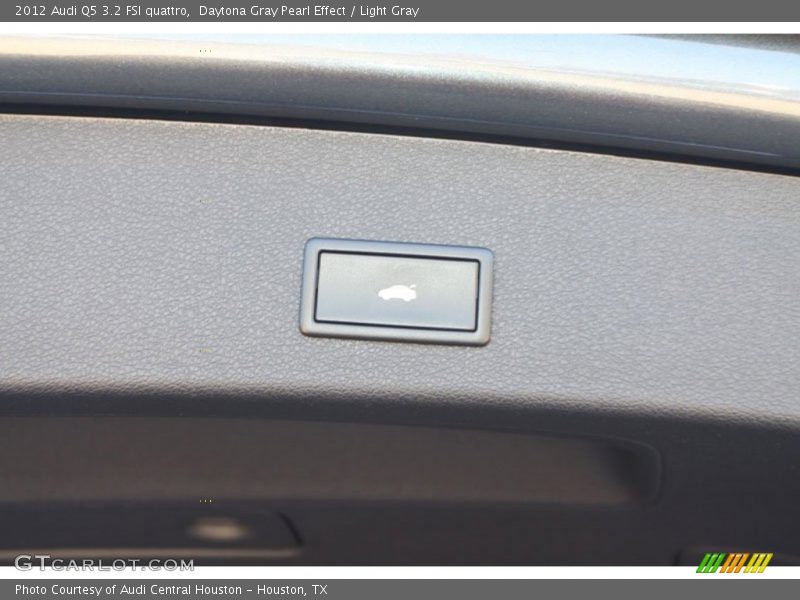 Daytona Gray Pearl Effect / Light Gray 2012 Audi Q5 3.2 FSI quattro