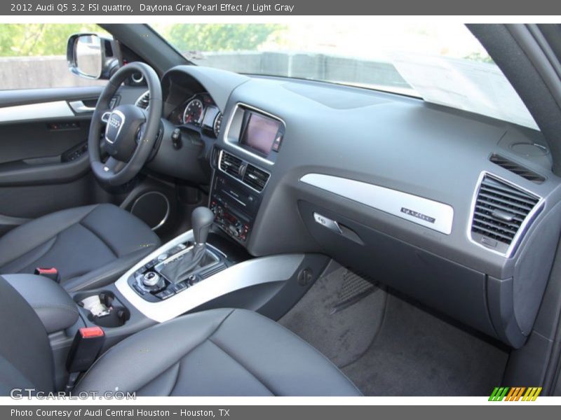 Dashboard of 2012 Q5 3.2 FSI quattro