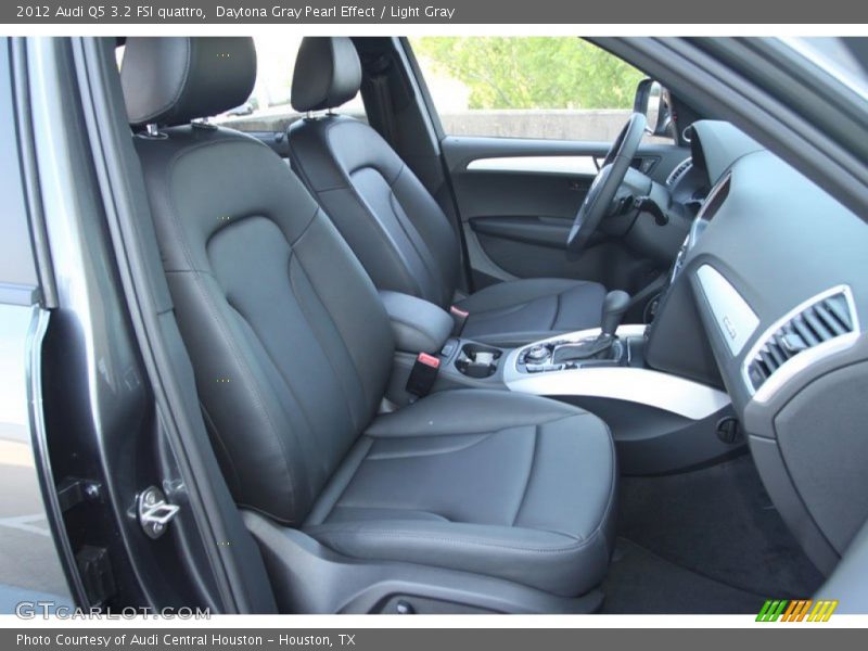 Front Seat of 2012 Q5 3.2 FSI quattro