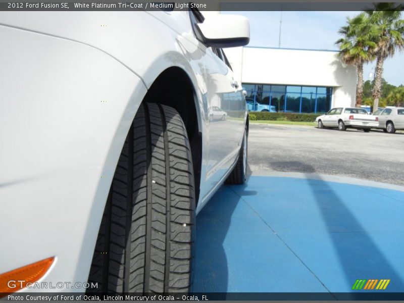 White Platinum Tri-Coat / Medium Light Stone 2012 Ford Fusion SE