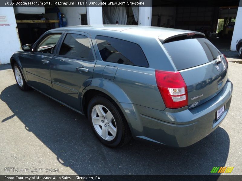 Magnesium Pearl / Dark Slate Gray/Light Graystone 2005 Dodge Magnum SXT