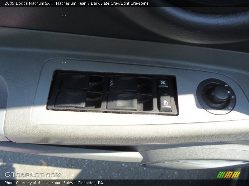 Magnesium Pearl / Dark Slate Gray/Light Graystone 2005 Dodge Magnum SXT