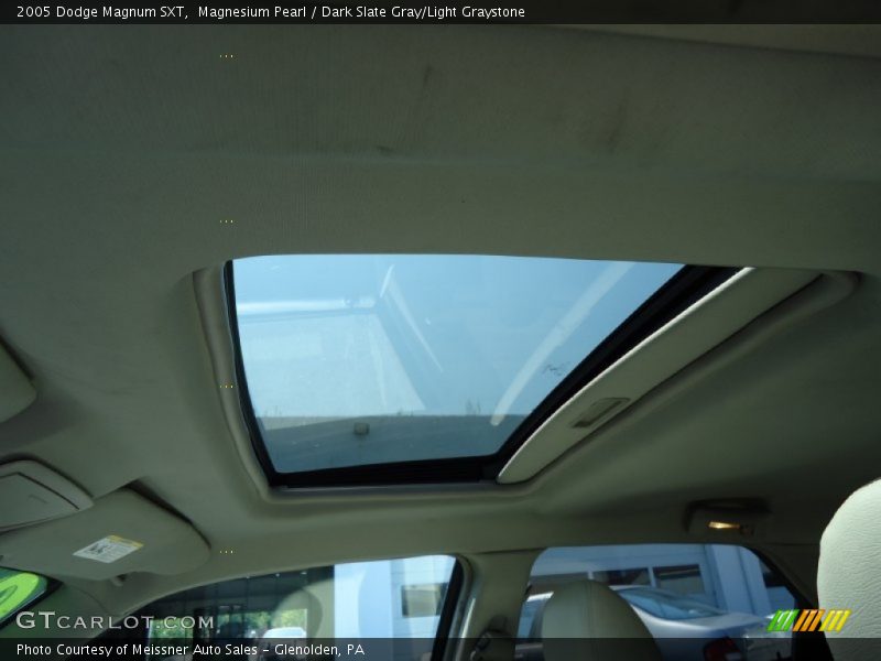 Magnesium Pearl / Dark Slate Gray/Light Graystone 2005 Dodge Magnum SXT