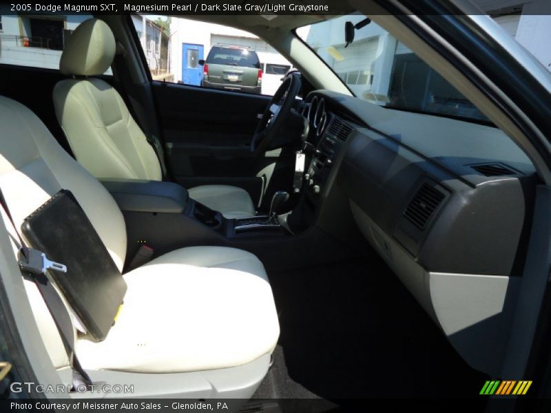 Magnesium Pearl / Dark Slate Gray/Light Graystone 2005 Dodge Magnum SXT