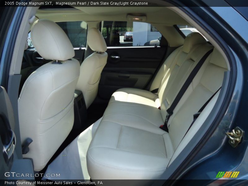 Magnesium Pearl / Dark Slate Gray/Light Graystone 2005 Dodge Magnum SXT