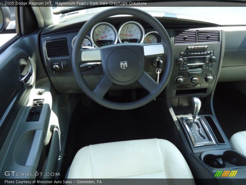 Magnesium Pearl / Dark Slate Gray/Light Graystone 2005 Dodge Magnum SXT