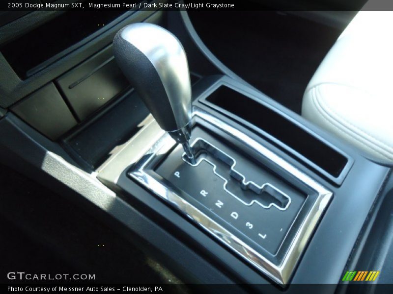 Magnesium Pearl / Dark Slate Gray/Light Graystone 2005 Dodge Magnum SXT