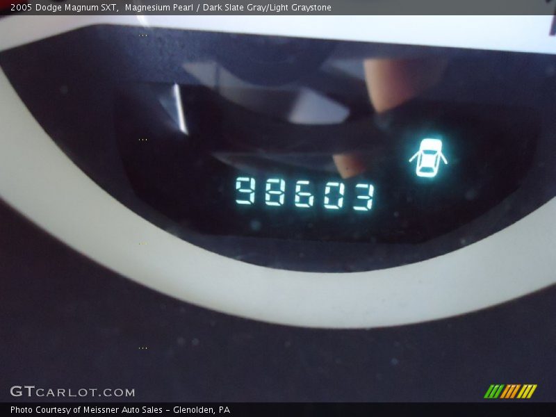 Magnesium Pearl / Dark Slate Gray/Light Graystone 2005 Dodge Magnum SXT
