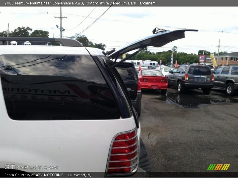 Oxford White / Medium Dark Parchment 2003 Mercury Mountaineer Convenience AWD