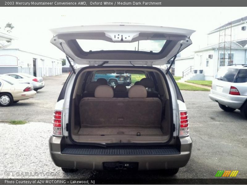 Oxford White / Medium Dark Parchment 2003 Mercury Mountaineer Convenience AWD