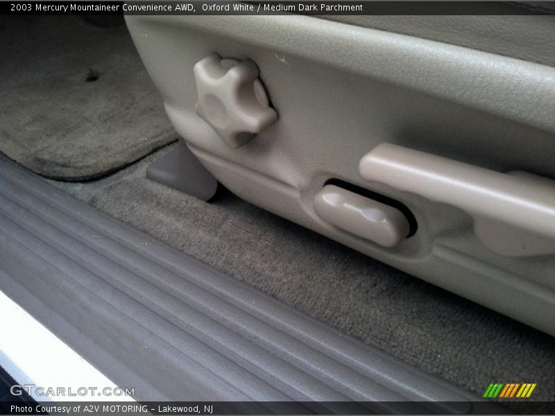 Oxford White / Medium Dark Parchment 2003 Mercury Mountaineer Convenience AWD