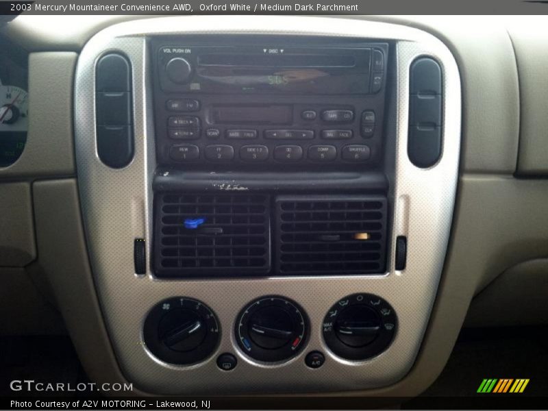 Oxford White / Medium Dark Parchment 2003 Mercury Mountaineer Convenience AWD