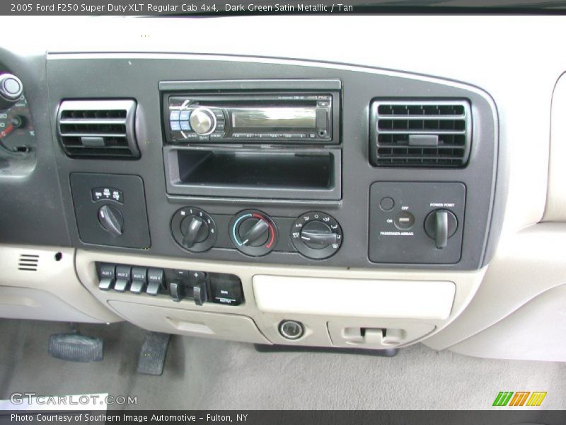 Controls of 2005 F250 Super Duty XLT Regular Cab 4x4