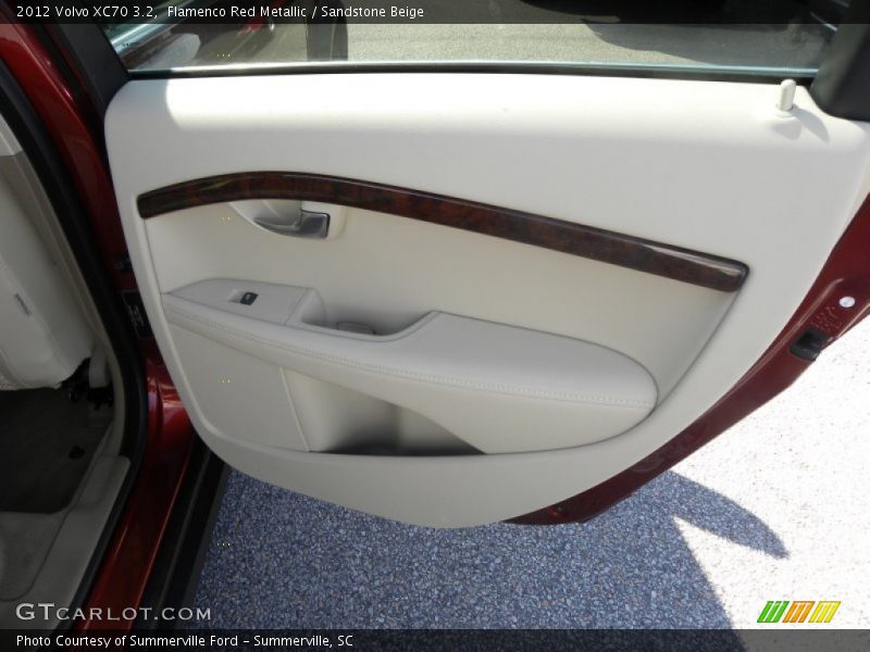Flamenco Red Metallic / Sandstone Beige 2012 Volvo XC70 3.2