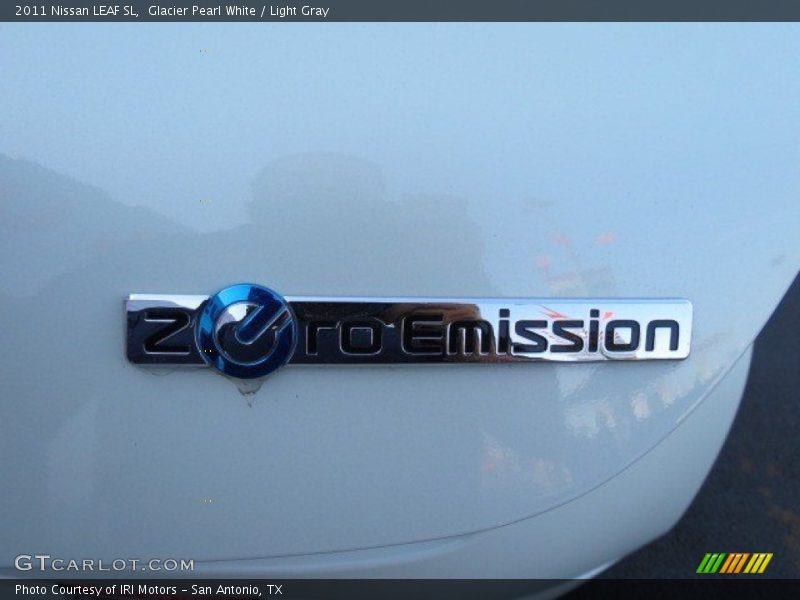 Glacier Pearl White / Light Gray 2011 Nissan LEAF SL