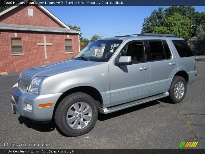 Front 3/4 View of 2006 Mountaineer Luxury AWD