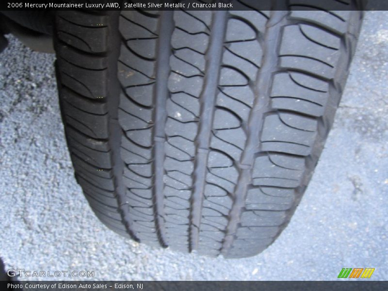 Satellite Silver Metallic / Charcoal Black 2006 Mercury Mountaineer Luxury AWD
