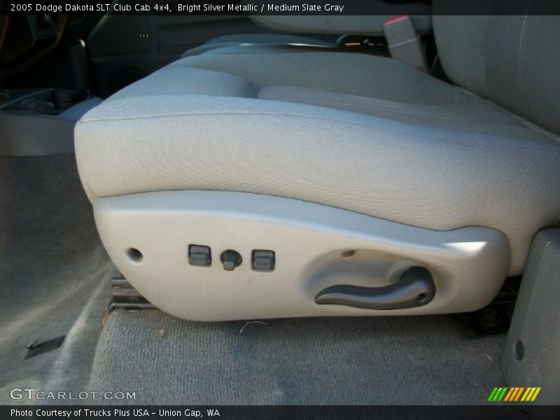 Bright Silver Metallic / Medium Slate Gray 2005 Dodge Dakota SLT Club Cab 4x4